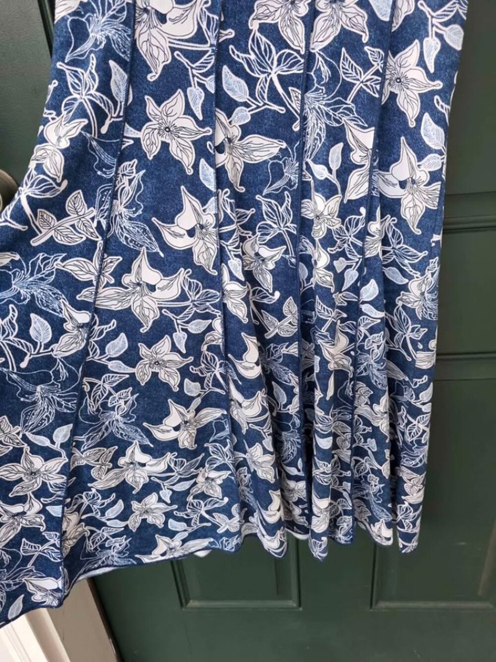 Blue Floral Short Sleeve A Line Dress Size Medium Stretch Midi - Picture 2 of 9